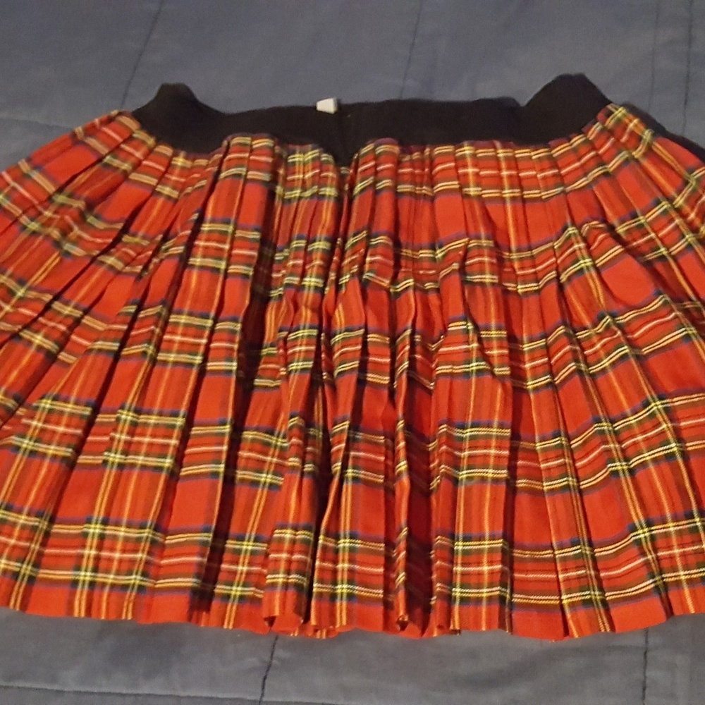 NWOT Red Plaid Pleated Skirt